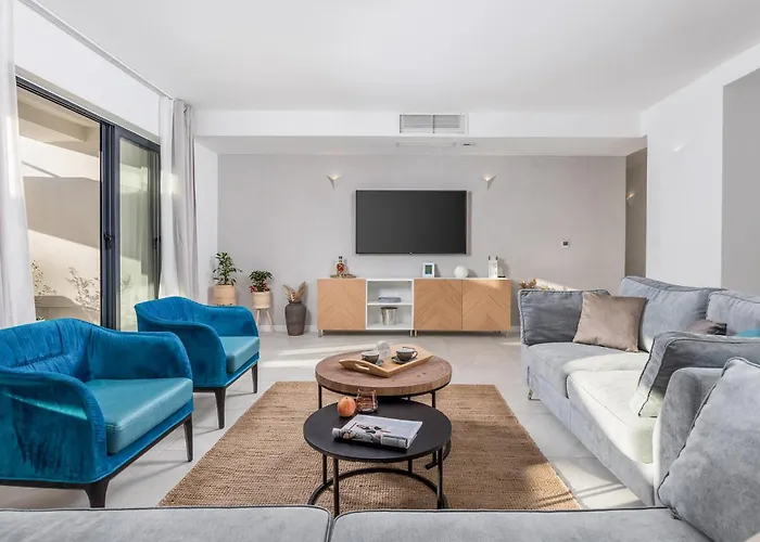 Awesome In With Kitchen Malinska