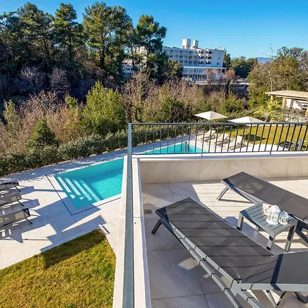 Awesome In With Kitchen * Malinska