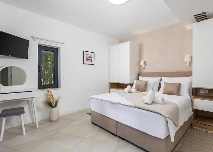 Awesome In With Kitchen Malinska