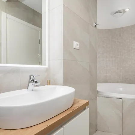 Awesome In With Kitchen * Malinska